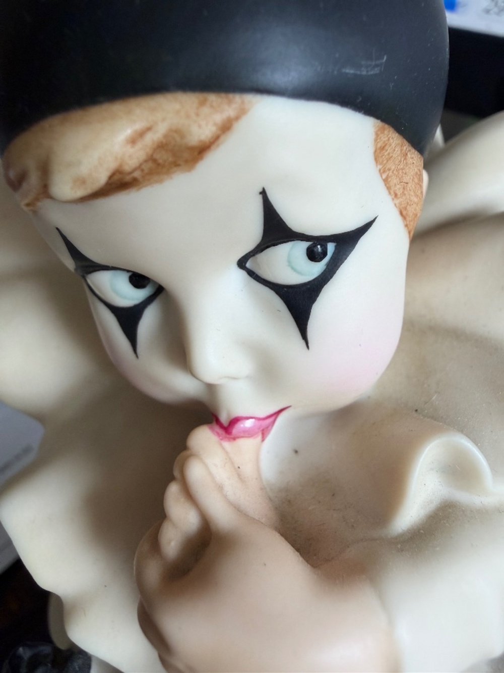 Vintage Authentic Giuseppe Armani "Pierrot Sucking Toe" Figurine (Model 0749P)